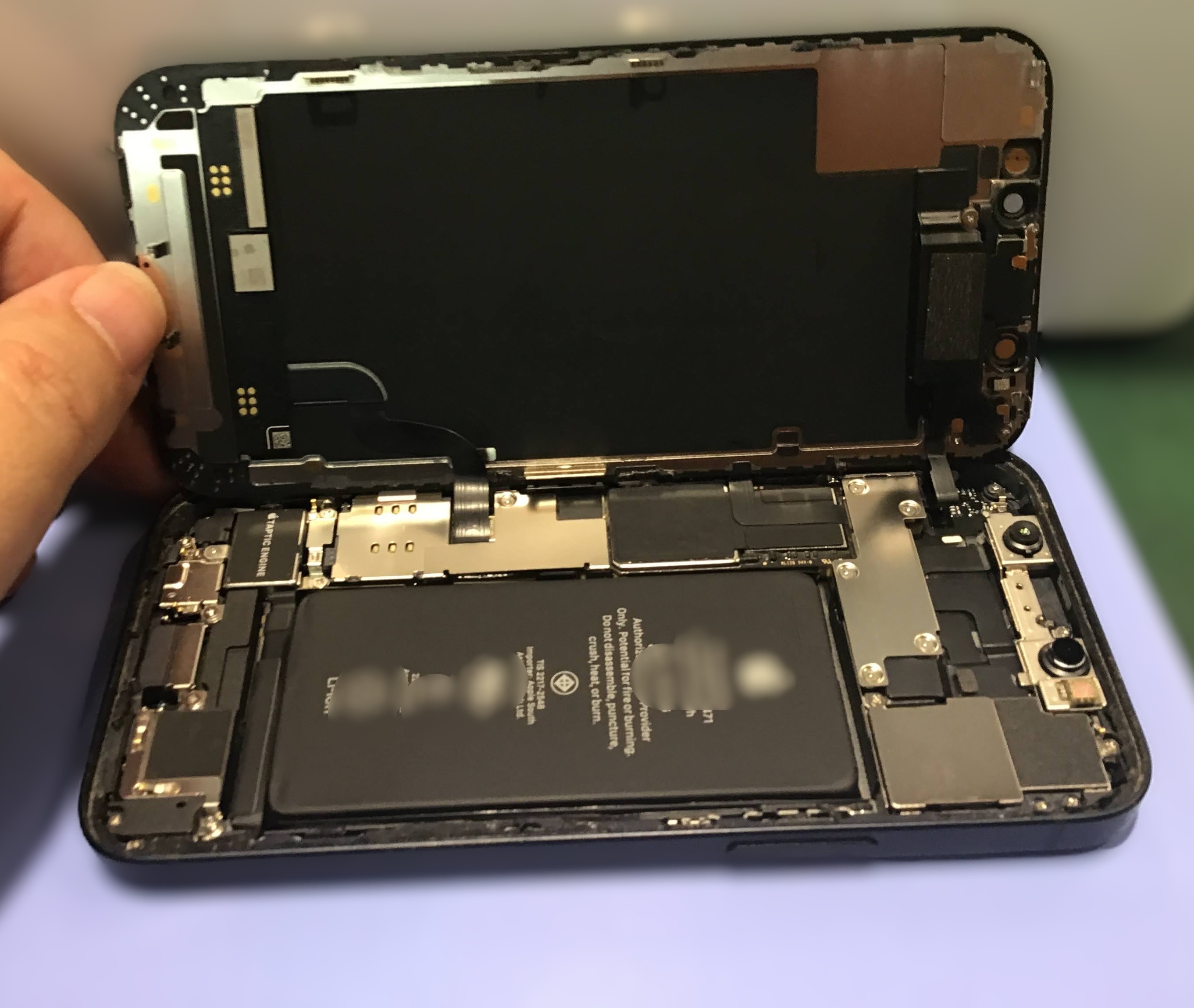 iPhone11の修理はデータそのまま・最短即日修理のスマホ修理工房中野ブロードウェイ店にご相談ください！！